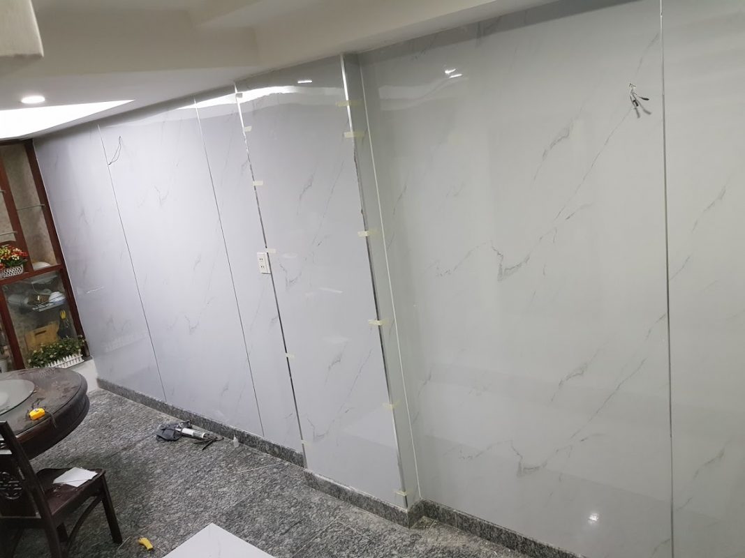 Nhựa giả đá trang trí phòng khách