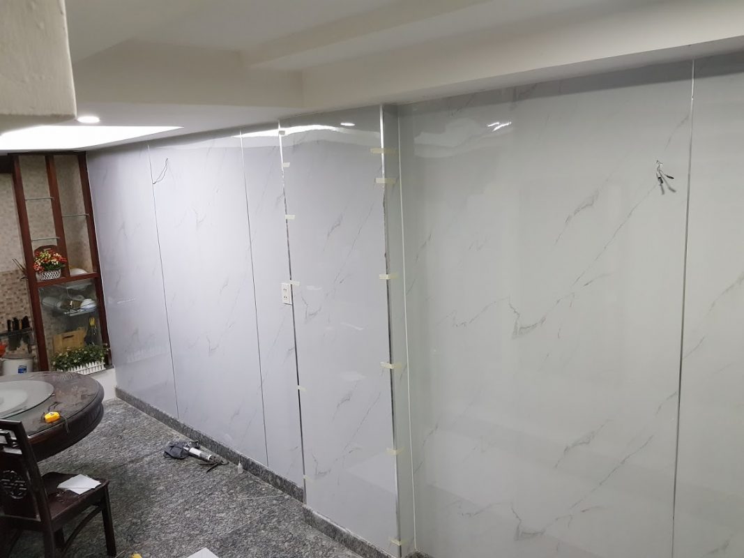 Nhựa giả đá trang trí phòng khách